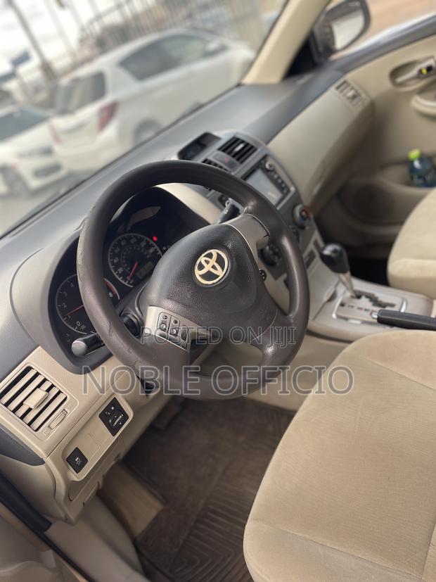 Toyota Corolla 2012 Beige