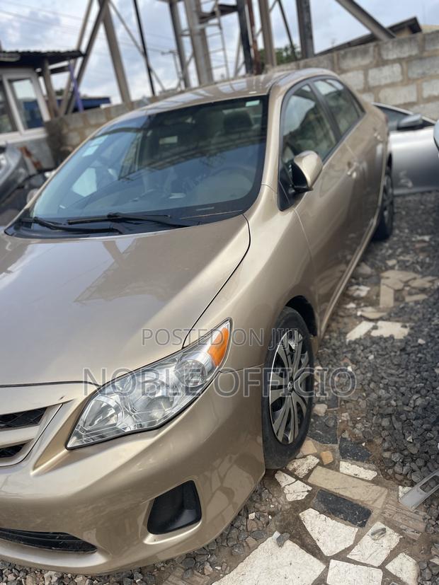 Toyota Corolla 2012 Beige