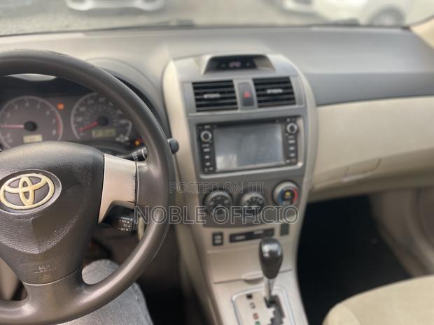 Toyota Corolla 2012 Beige