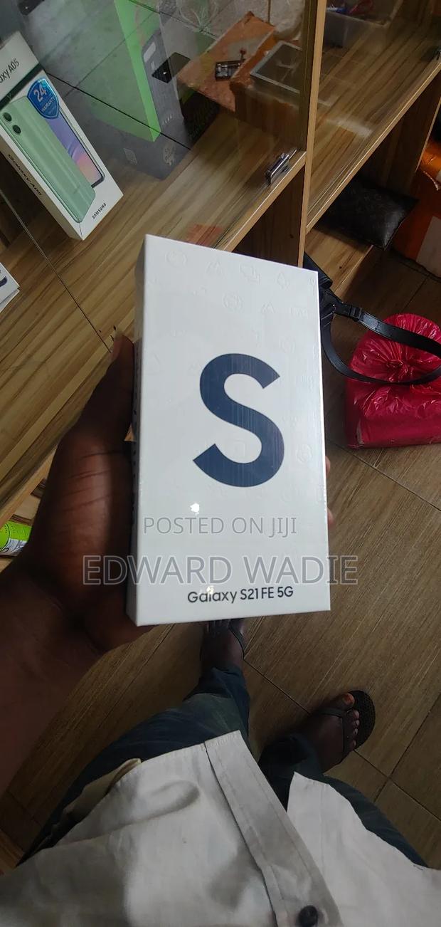 New Samsung Galaxy S21 FE 5G 128 GB Blue · Photo 4