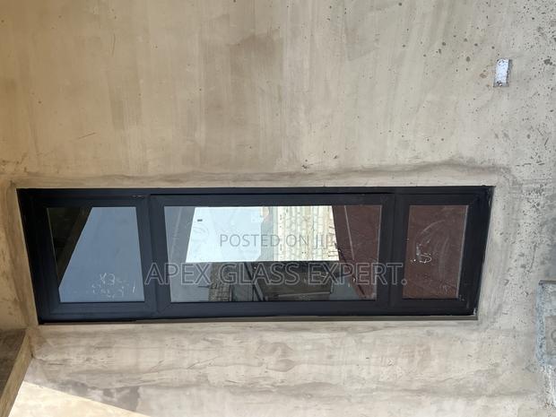 Awning Window With Top and Bottom Fixed.