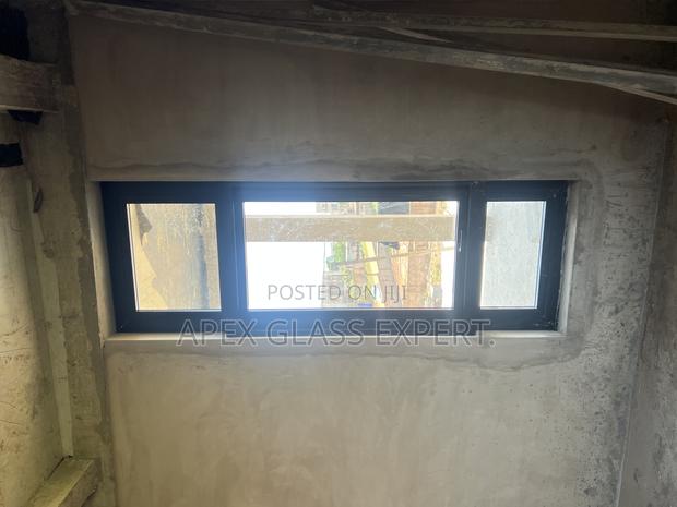 Awning Window With Top and Bottom Fixed. photo 2
