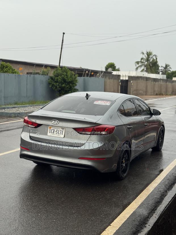 Hyundai Elantra SE Sedan FWD (2.0L 4cyl 6M) 2017 Gray photo 3