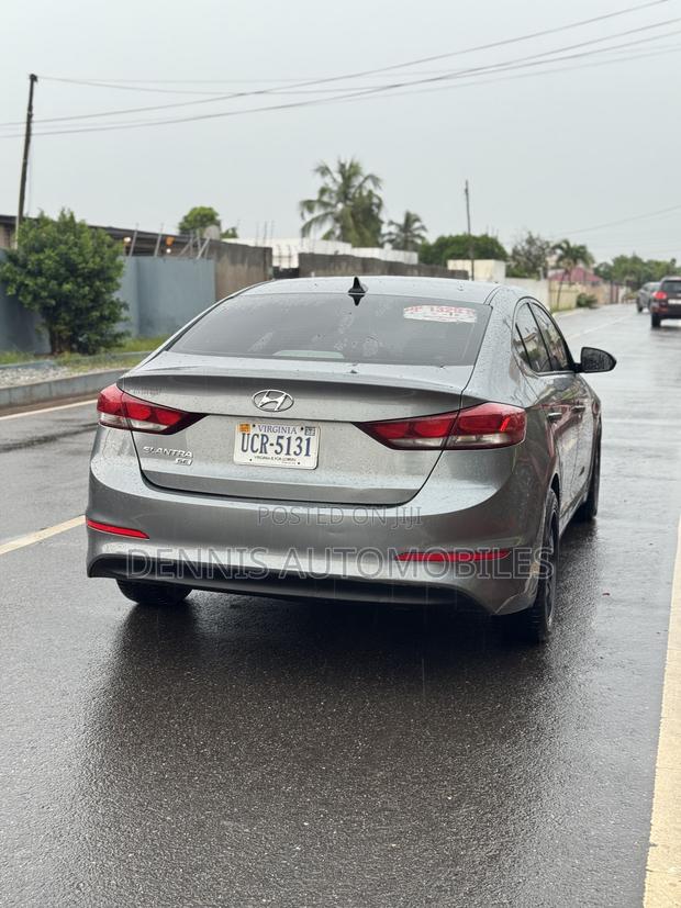 Hyundai Elantra SE Sedan FWD (2.0L 4cyl 6M) 2017 Gray photo 4