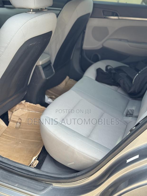 Hyundai Elantra SE Sedan FWD (2.0L 4cyl 6M) 2017 Gray photo 5
