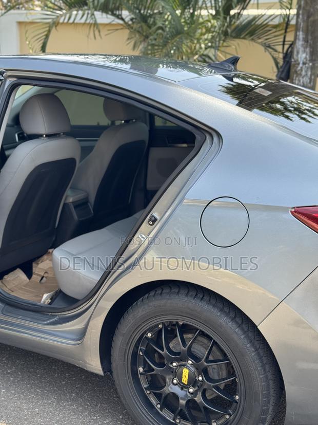 Hyundai Elantra SE Sedan FWD (2.0L 4cyl 6M) 2017 Gray photo 7