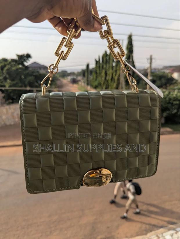 Olive Green Woven Mini Bag · Photo 2