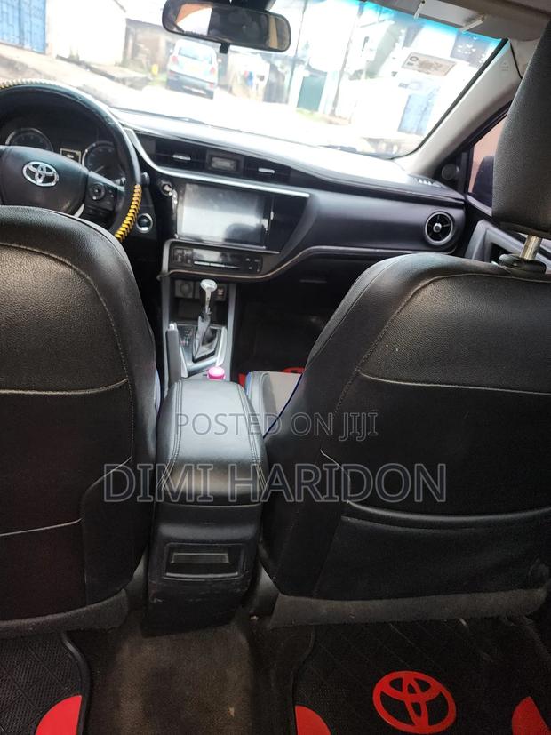 Toyota Corolla SE (1.8L 4cyl 6M) 2018 Burgundy