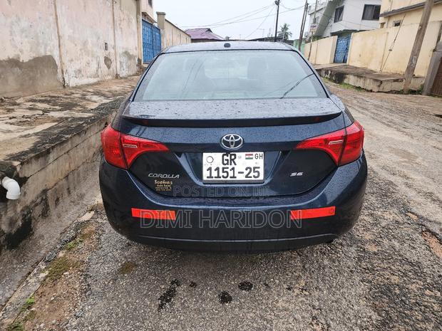 Toyota Corolla SE (1.8L 4cyl 6M) 2018 Burgundy