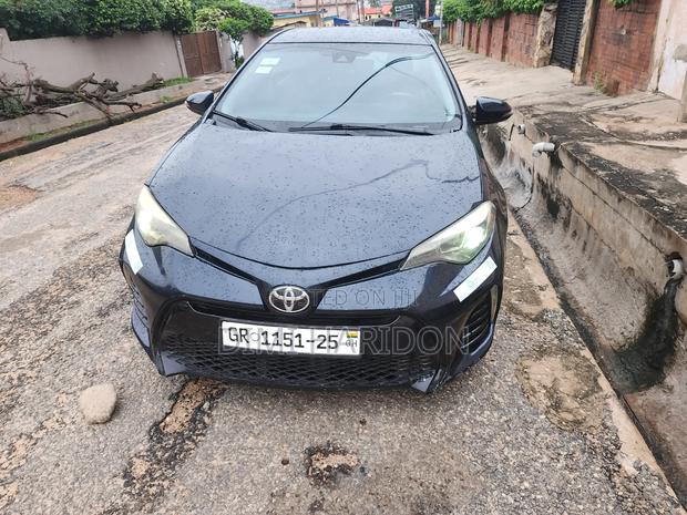 Toyota Corolla SE (1.8L 4cyl 6M) 2018 Burgundy