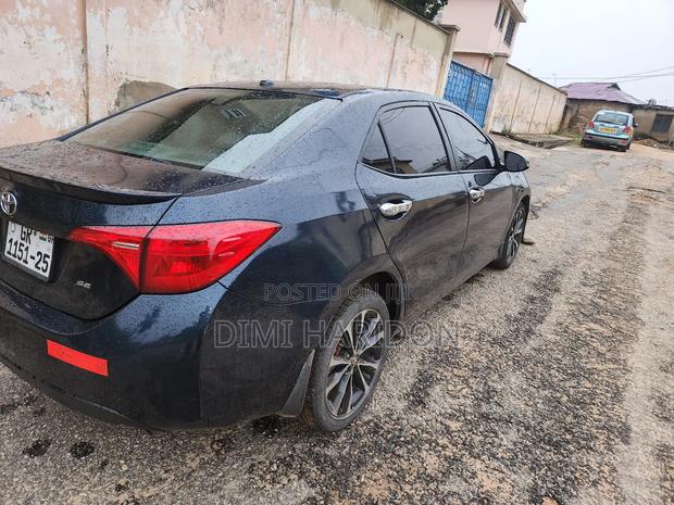 Toyota Corolla SE (1.8L 4cyl 6M) 2018 Burgundy