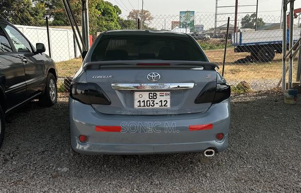 Toyota Corolla LE 4dr Sedan (1.8L 4cyl 4A) 2010 Blue photo 3