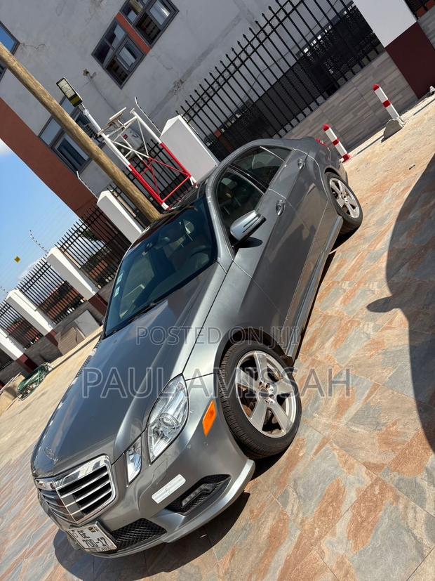 Mercedes-Benz E350 Base 4Matic Wagon AWD (3.5L 6cyl 7A) 2011 Gray photo 2