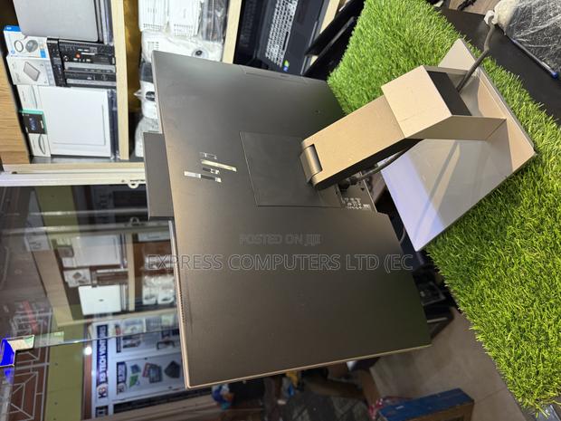 HP EliteOne 800 G3 12GB Intel Core I5 SSHD (Hybrid) 256GB photo 3
