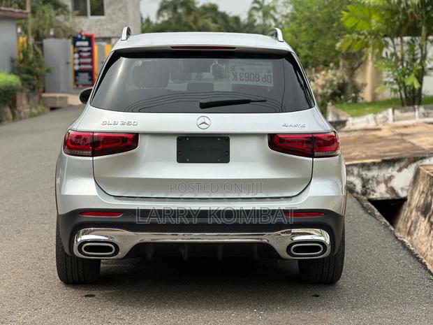 Mercedes-Benz GLB-Class GLB 250 4MATIC 2023 Silver