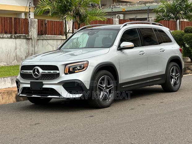 Mercedes-Benz GLB-Class GLB 250 4MATIC 2023 Silver