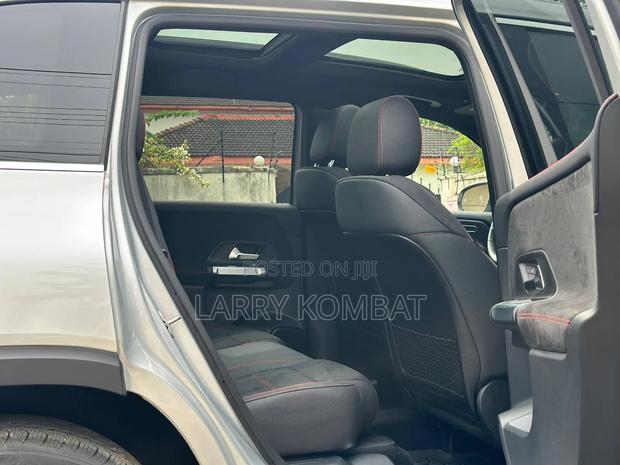 Mercedes-Benz GLB-Class GLB 250 4MATIC 2023 Silver