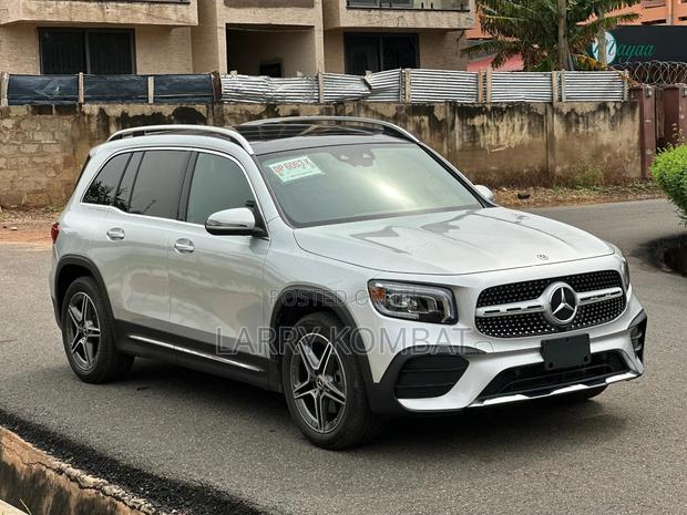 Mercedes-Benz GLB-Class GLB 250 4MATIC 2023 Silver