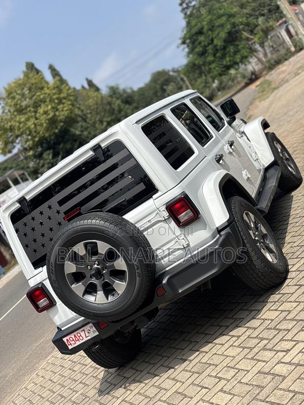 Jeep Wrangler Sahara 4 Door 4x4 2024 White photo 3