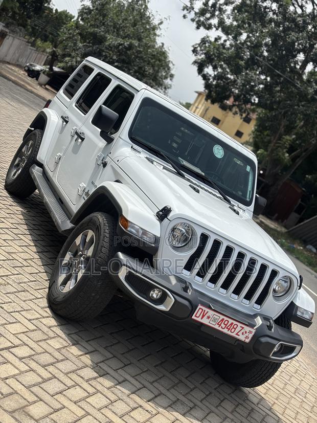 Jeep Wrangler Sahara 4 Door 4x4 2024 White photo 13