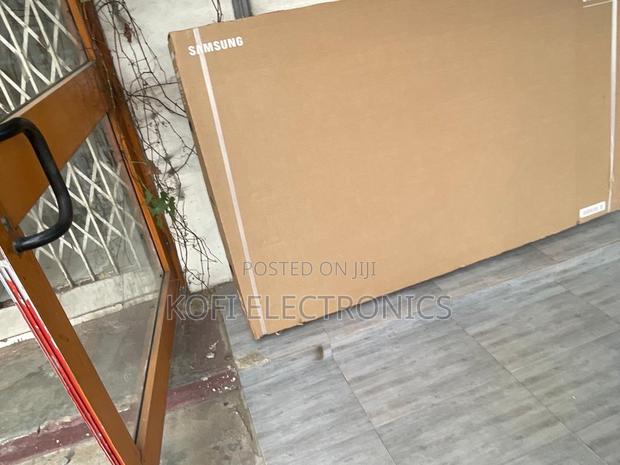 Samsung Megascreen 85” Screen Fit for a King · Photo 3