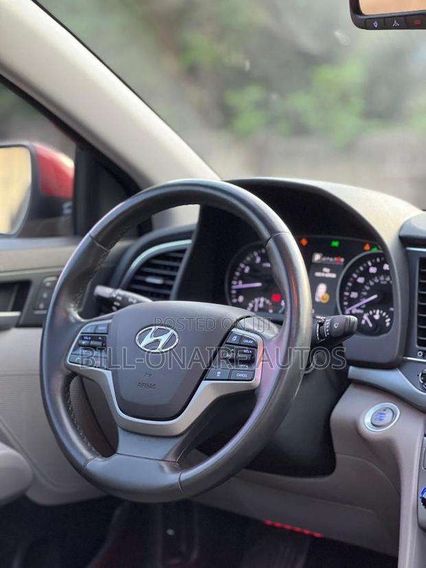 Hyundai Elantra Limited Sedan FWD (2.0L 4cyl 6A) 2017 Red photo 6