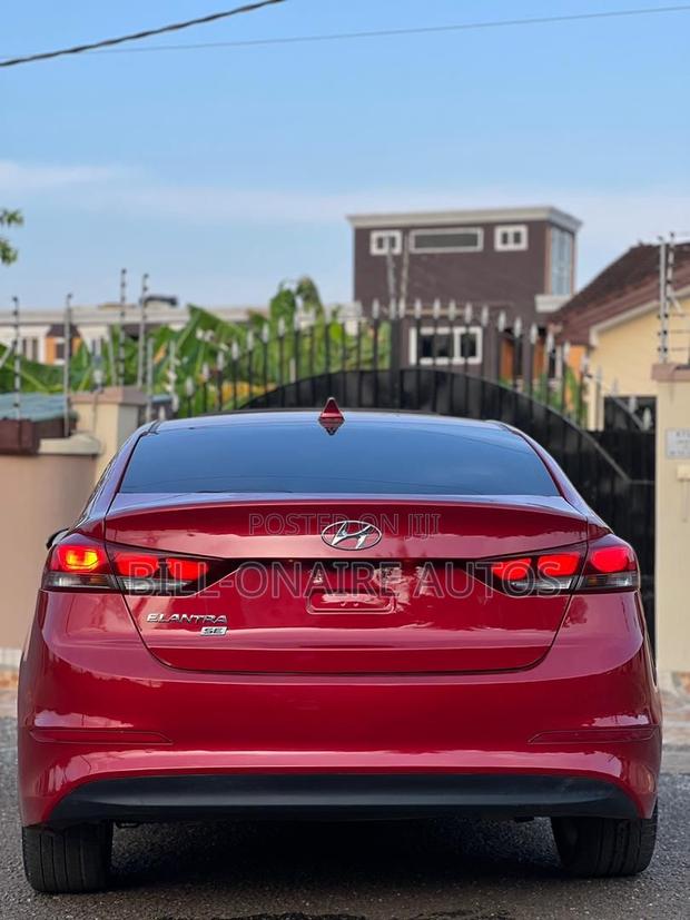 Hyundai Elantra Limited Sedan FWD (2.0L 4cyl 6A) 2017 Red photo 9