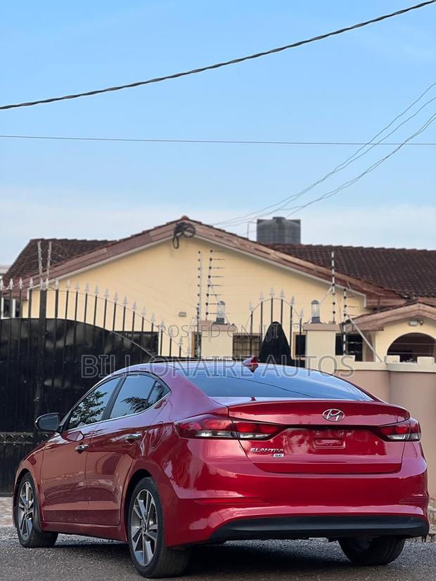 Hyundai Elantra Limited Sedan FWD (2.0L 4cyl 6A) 2017 Red photo 10