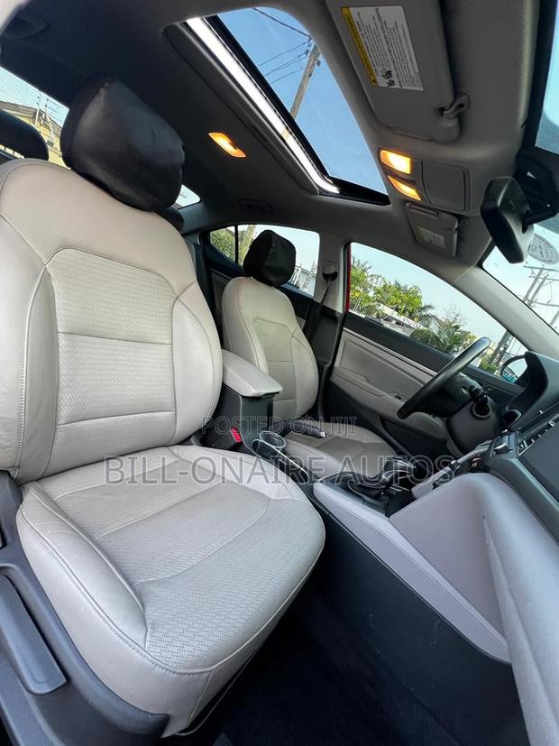 Hyundai Elantra Limited Sedan FWD (2.0L 4cyl 6A) 2017 Red photo 7