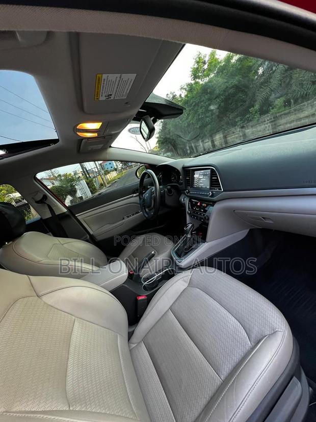 Hyundai Elantra Limited Sedan FWD (2.0L 4cyl 6A) 2017 Red photo 12