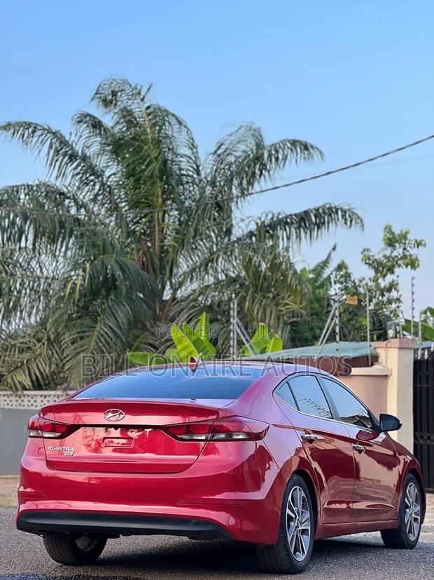 Hyundai Elantra Limited Sedan FWD (2.0L 4cyl 6A) 2017 Red photo 11