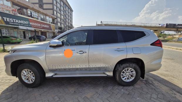 Mitsubishi Pajero Sport 2021 Silver