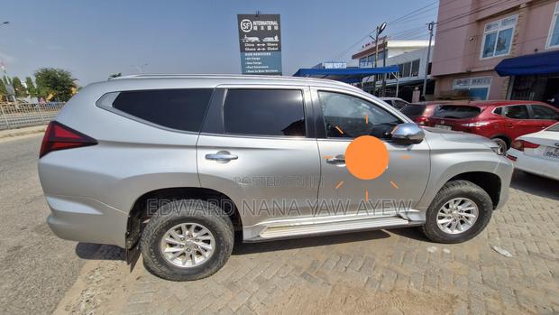 Mitsubishi Pajero Sport 2021 Silver