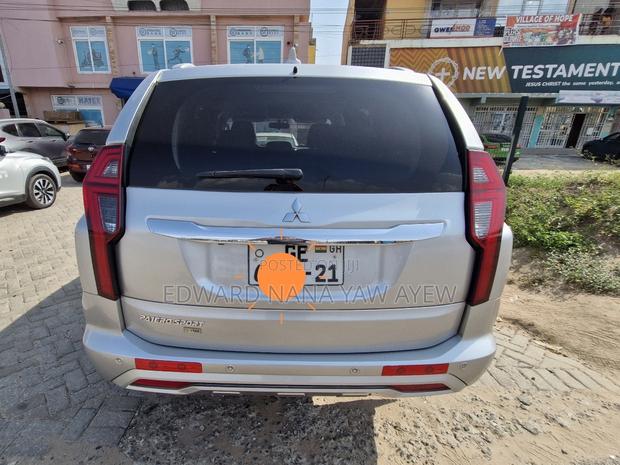 Mitsubishi Pajero Sport 2021 Silver