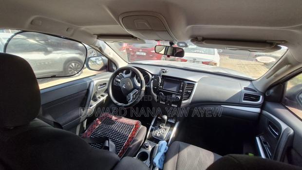 Mitsubishi Pajero Sport 2021 Silver