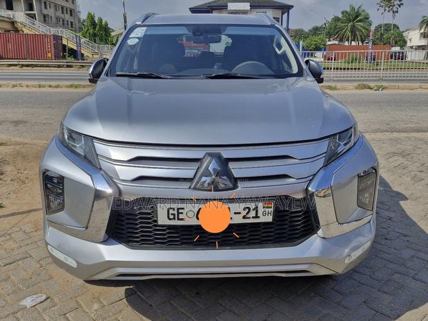 Mitsubishi Pajero Sport 2021 Silver
