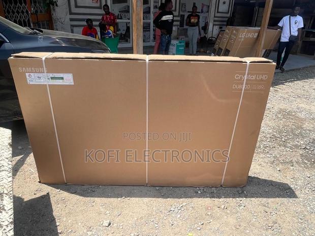 Supreme Samsung 75” Crafted for Legends Living Rooms · Photo 3