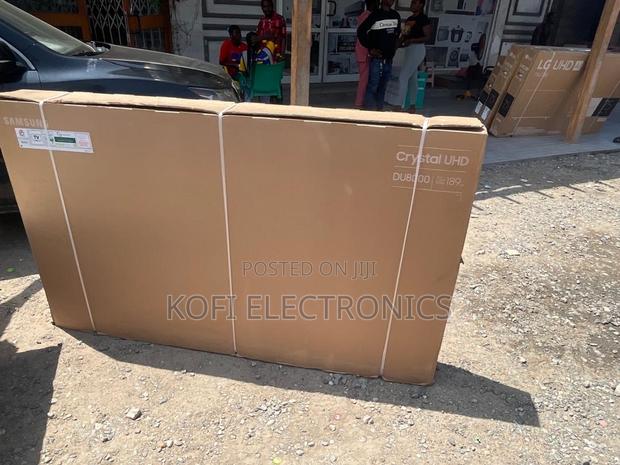 Supreme Samsung 75” Crafted for Legends Living Rooms · Photo 4