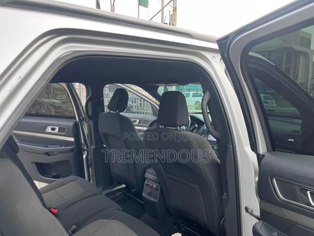 Ford Explorer XLT 4x4 2020 Silver