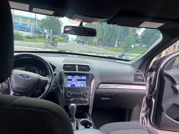 Ford Explorer XLT 4x4 2020 Silver