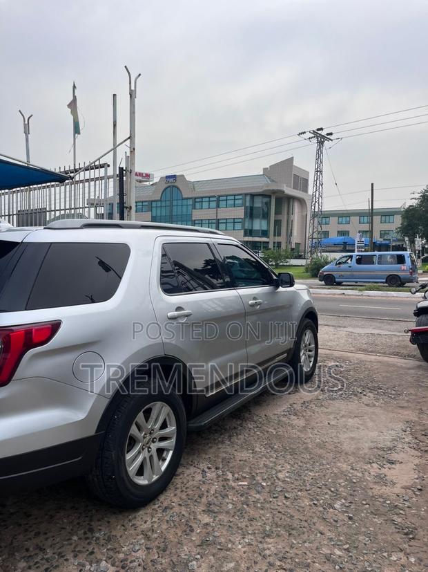 Ford Explorer XLT 4x4 2020 Silver