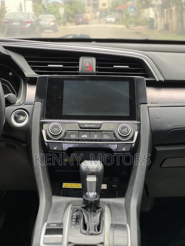 Honda Civic Touring 4dr Sedan (1.5L 4cyl) 2017 White photo 6