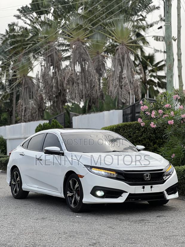 Honda Civic Touring 4dr Sedan (1.5L 4cyl) 2017 White photo 3