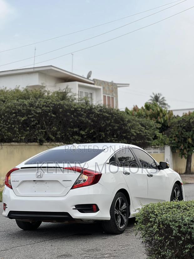Honda Civic Touring 4dr Sedan (1.5L 4cyl) 2017 White photo 10