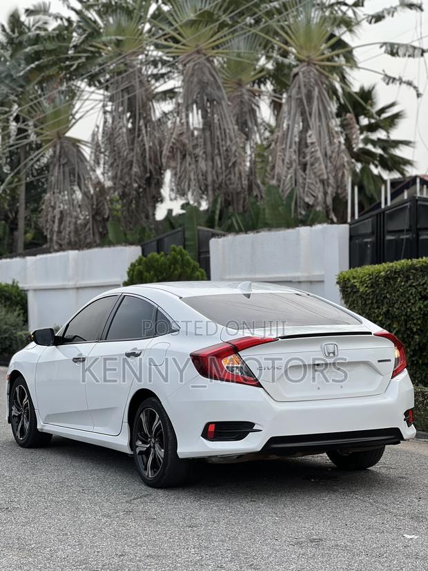 Honda Civic Touring 4dr Sedan (1.5L 4cyl) 2017 White photo 11