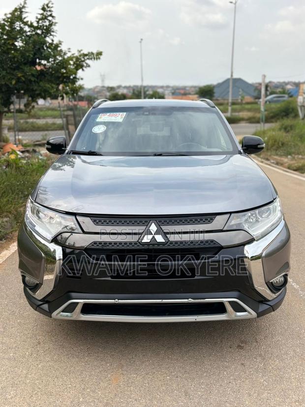 Mitsubishi Outlander LE FWD 2019 Gray