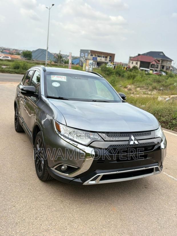 Mitsubishi Outlander LE FWD 2019 Gray