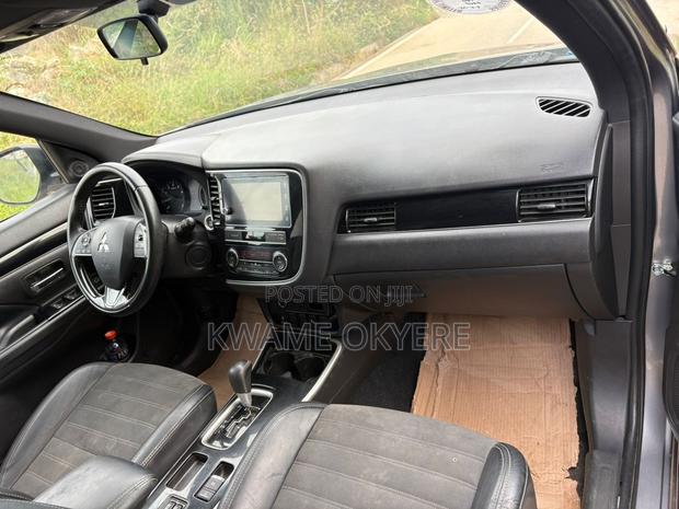 Mitsubishi Outlander LE FWD 2019 Gray