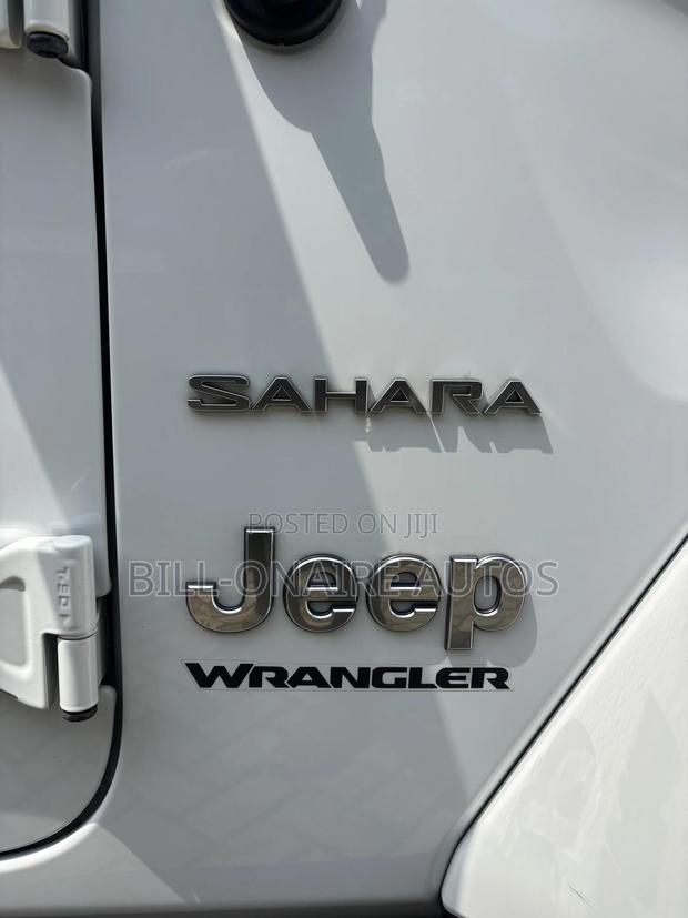 Jeep Wrangler Sahara 4 Door 4x4 2024 White photo 9