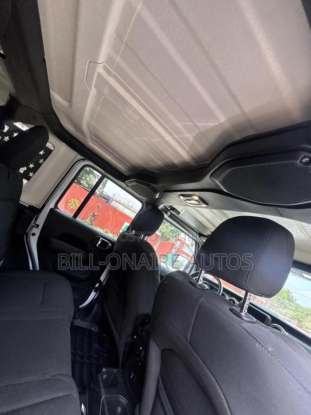 Jeep Wrangler Sahara 4 Door 4x4 2024 White photo 15